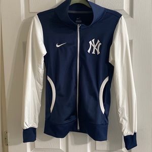 Nike MLB Women’s New York Yankees Athletic apparel zip up. Size XS